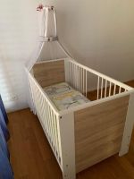 Neuwertiges Babybett mit Himmel und Nest