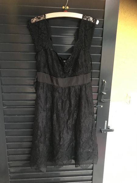 Kleider: Damen Cocktail Kleid schwarz Oasis 34 – Gebraucht aus Bergdietikon von antovale