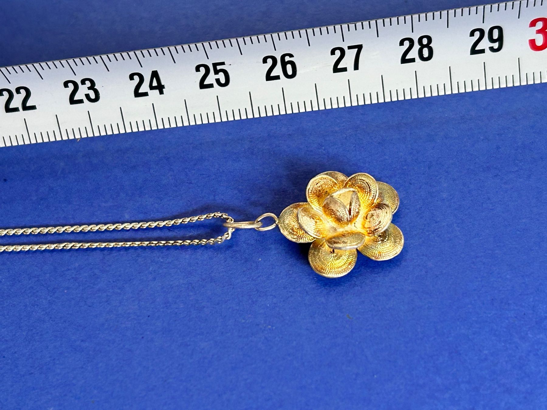 Ciondoli: Trachtenblume klein mit silberkette – Usato da Laufen venduto da Bellebellezza 8