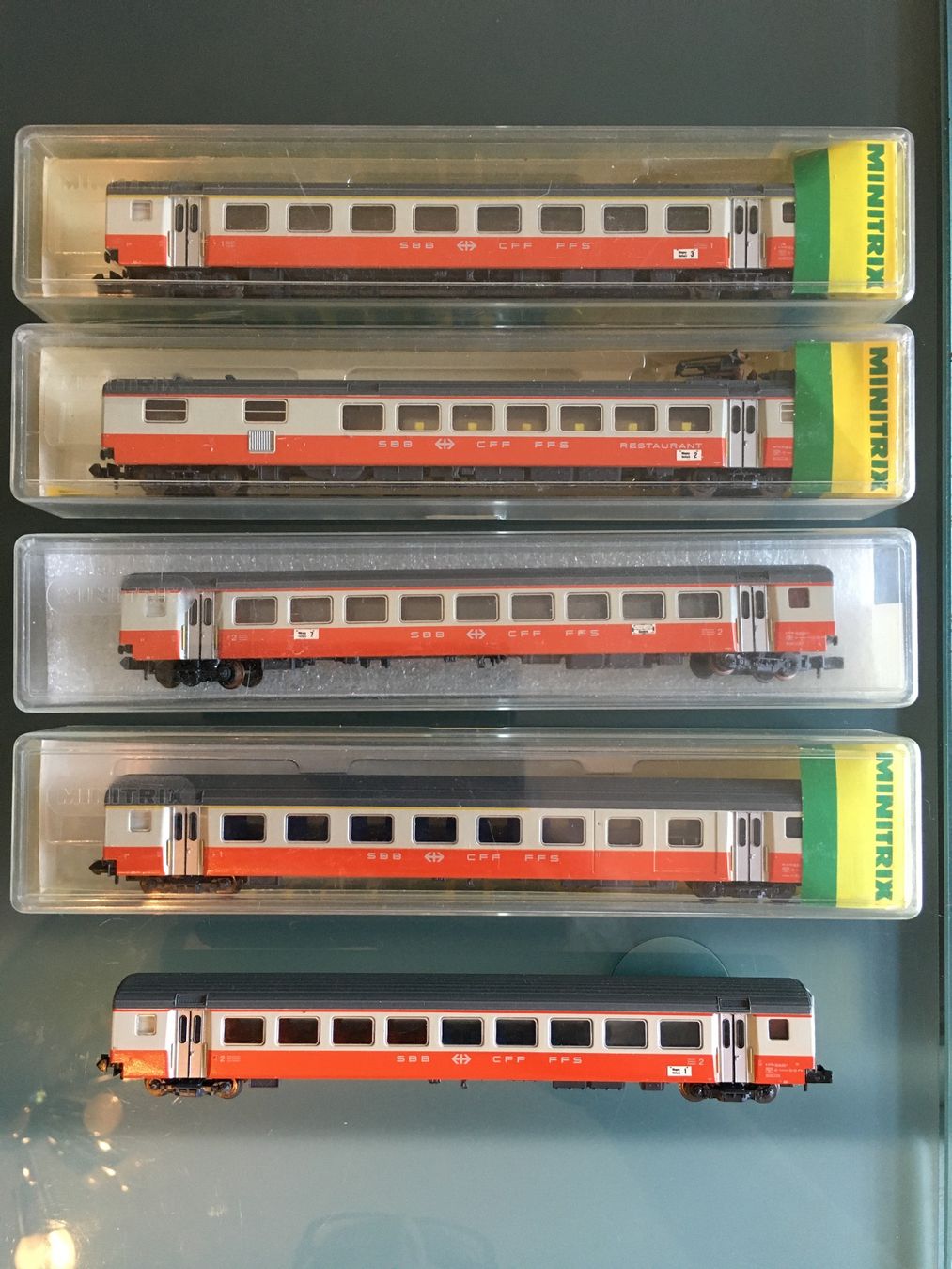 Trix Modellini di ferrovie: 5 Wagen Minitrix Swiss Express SBB Spur N – Usato da holziken venduto da Weston