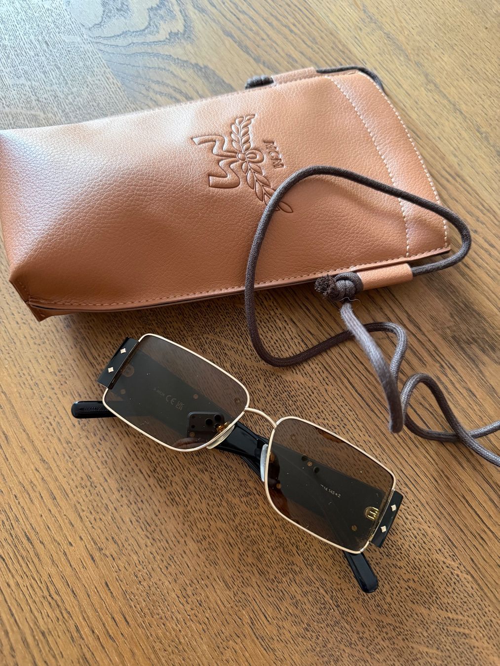 Mcm Cover & Protezioni schermo: MCM Sonnenbrille – Nuovo (secondo la descrizione) da Zürich venduto da han_pz5r