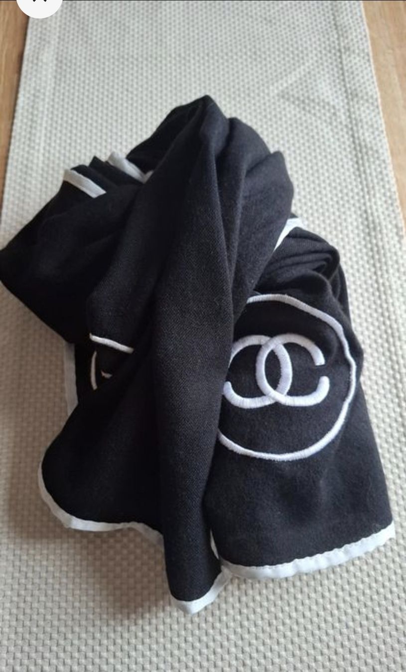 Foulards, Tücher & Schals: Echarpe noire et blanche  – Gebraucht aus Lausanne von Cognitia 3