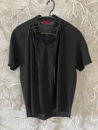 Schwarzes Hugo Boss Top in Seiden-Crèpe