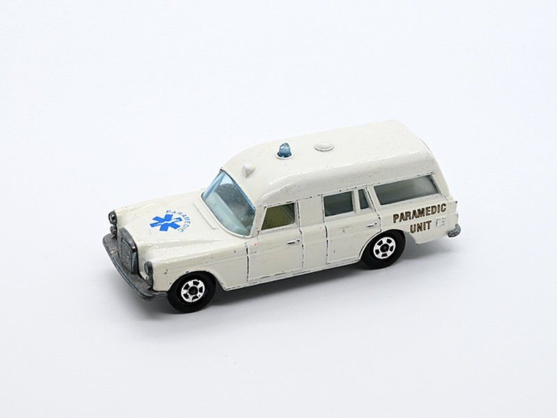 Matchbox Modellini d'auto: Matchbox Lesney No.3  MERCEDES "BINZ" AMBULANCE CODE3 ? – Usato da Zufikon venduto da MatchboxCorner