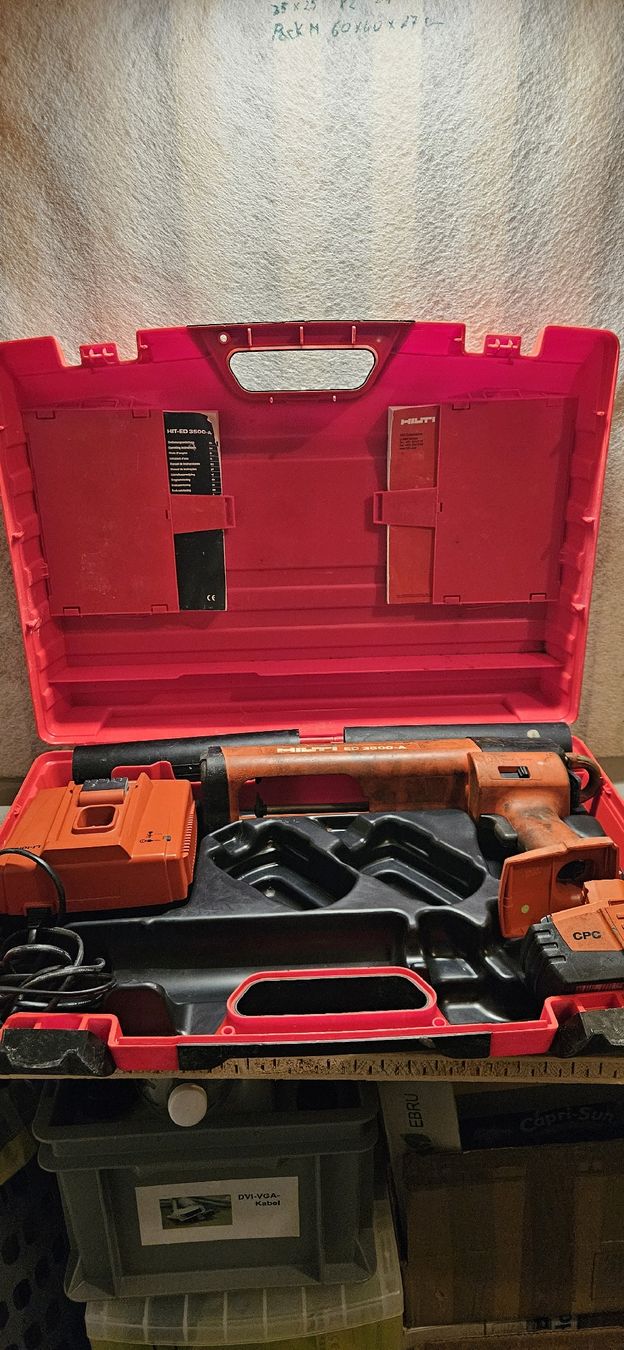 Hilti Tutti gli attrezzi: Hilti Akku  Press Pistole – Usato da Baar venduto da Vel...Baar45 3