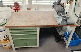 Werkbank mit Schubladenstock