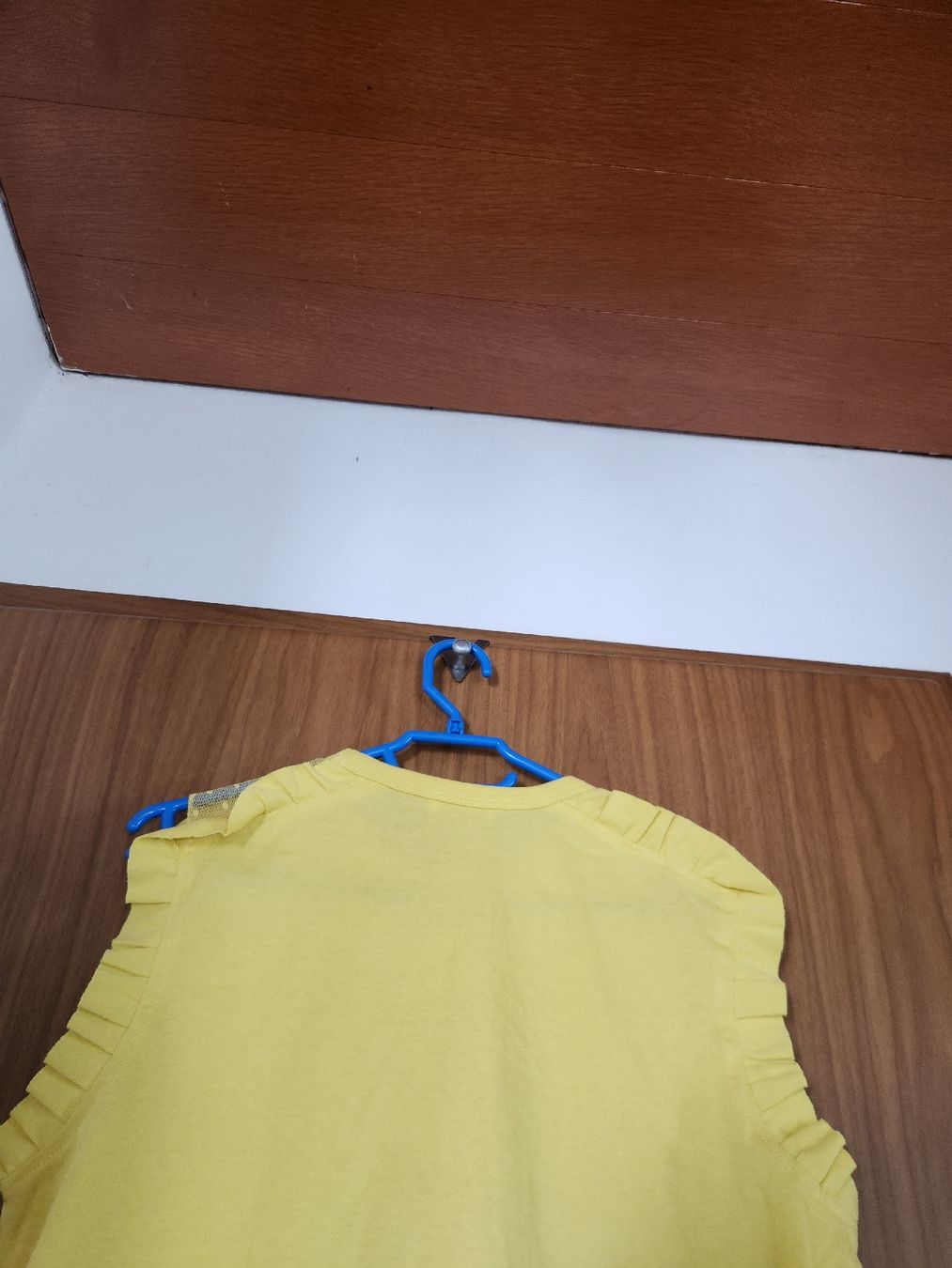 Valentino Tops: Top RED VALENTINO jaune taille M  – Gebraucht aus Niedergösgen von Eva2410 6