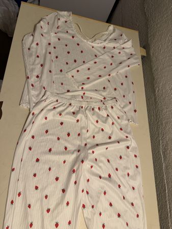 Damen Schlafanzug Erdbeer Muster weiss guter Zustand M