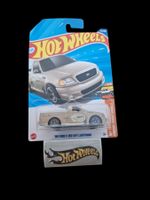 HW Hot Trucks 2025 99 Ford F-150 SVT Lightning 7/10 L
