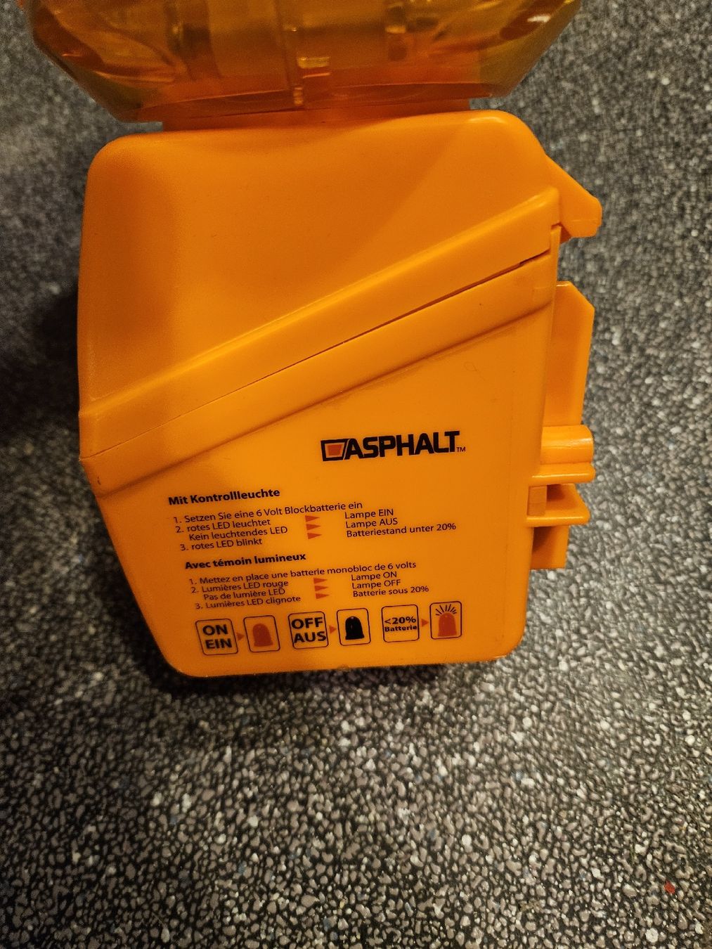 Lampade: Asphalt Warnleuchte mit Batterie , wenig benutzt. – Usato da Schaffhausen venduto da GreenApple212 2