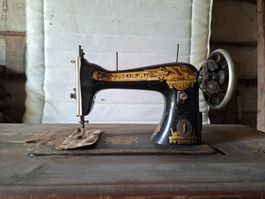 Tretnähmaschine Singer antik schwarz gold gebraucht Zustand