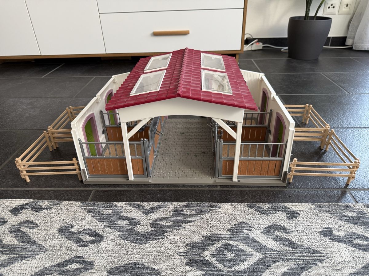 Schleich Giocattoli: Schleichpferde mit Stall – Usato da Zürich venduto da Sonnenkind2015 6