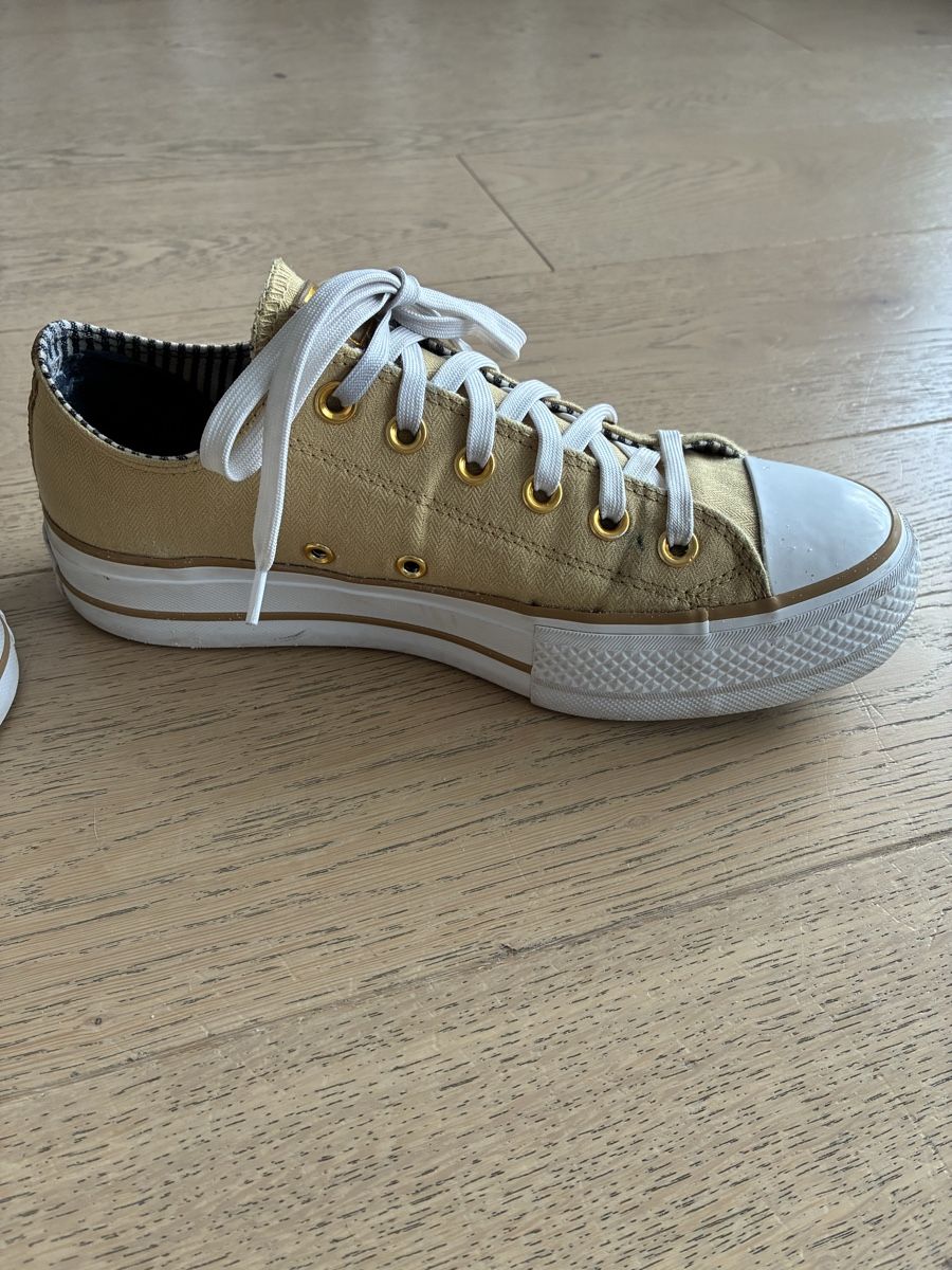 Converse Chaussures femmes: Baskets Converse 39.5  – D'occasion à Bulle par ste_t2ng 1