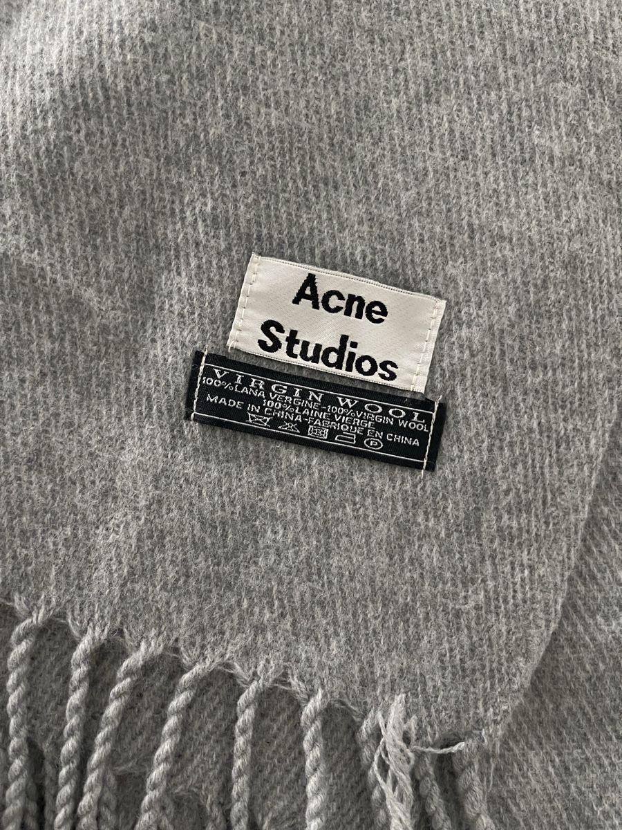 Acne Studios Foulards & écharpes: Schal, Decke, Hellgrau – Neuf (Voir description) à Wetzikon ZH par man_7mn7 1