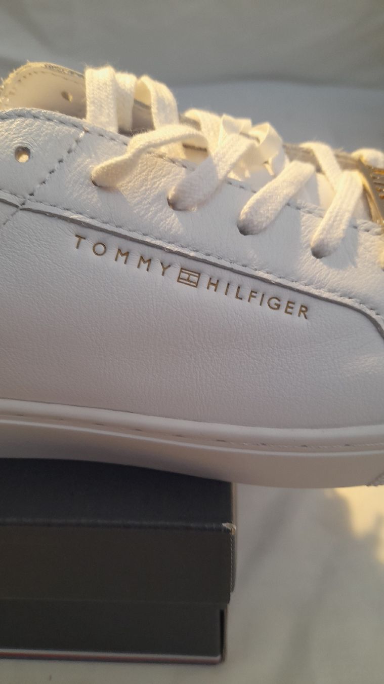 Tommy Hilfiger Scarpe da uomo: Tommy Hilfiger, baskets blanches, Taille 39, Neuves! – Nuovo e nell'imballaggio originale da st.gallen venduto da The_Rag_Picker. 7