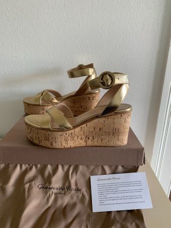 GIANVITO ROSSI: OVP - Exkl. Leder-GOLD-Sandale, 37, NP 895.-