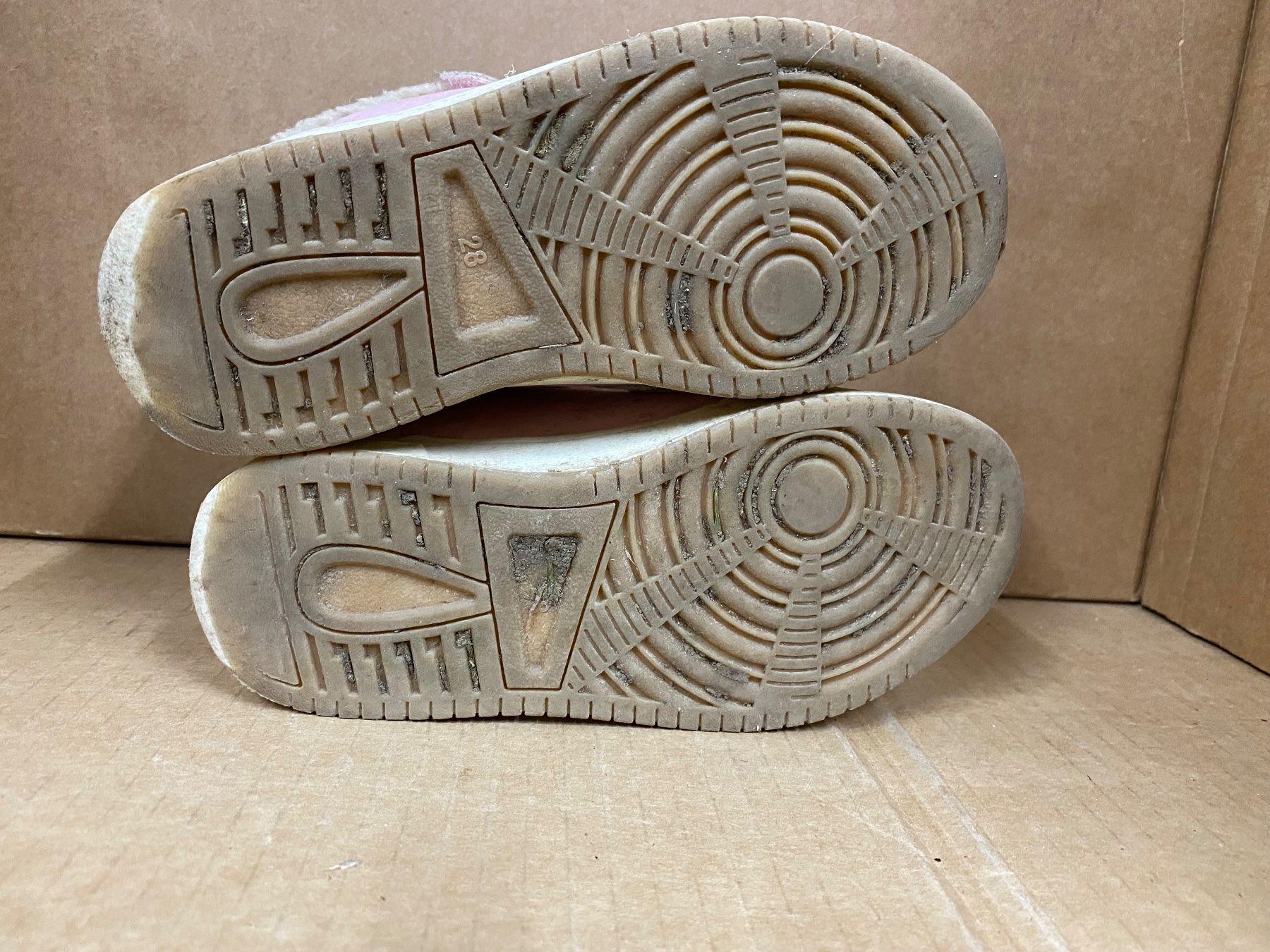 Scarpe per ragazze: Mädchen Winterschuhe Grösse 28 – Usato da Eschlikon TG venduto da RamonaSt 4