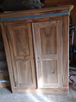 Nussbaumschrank massiv