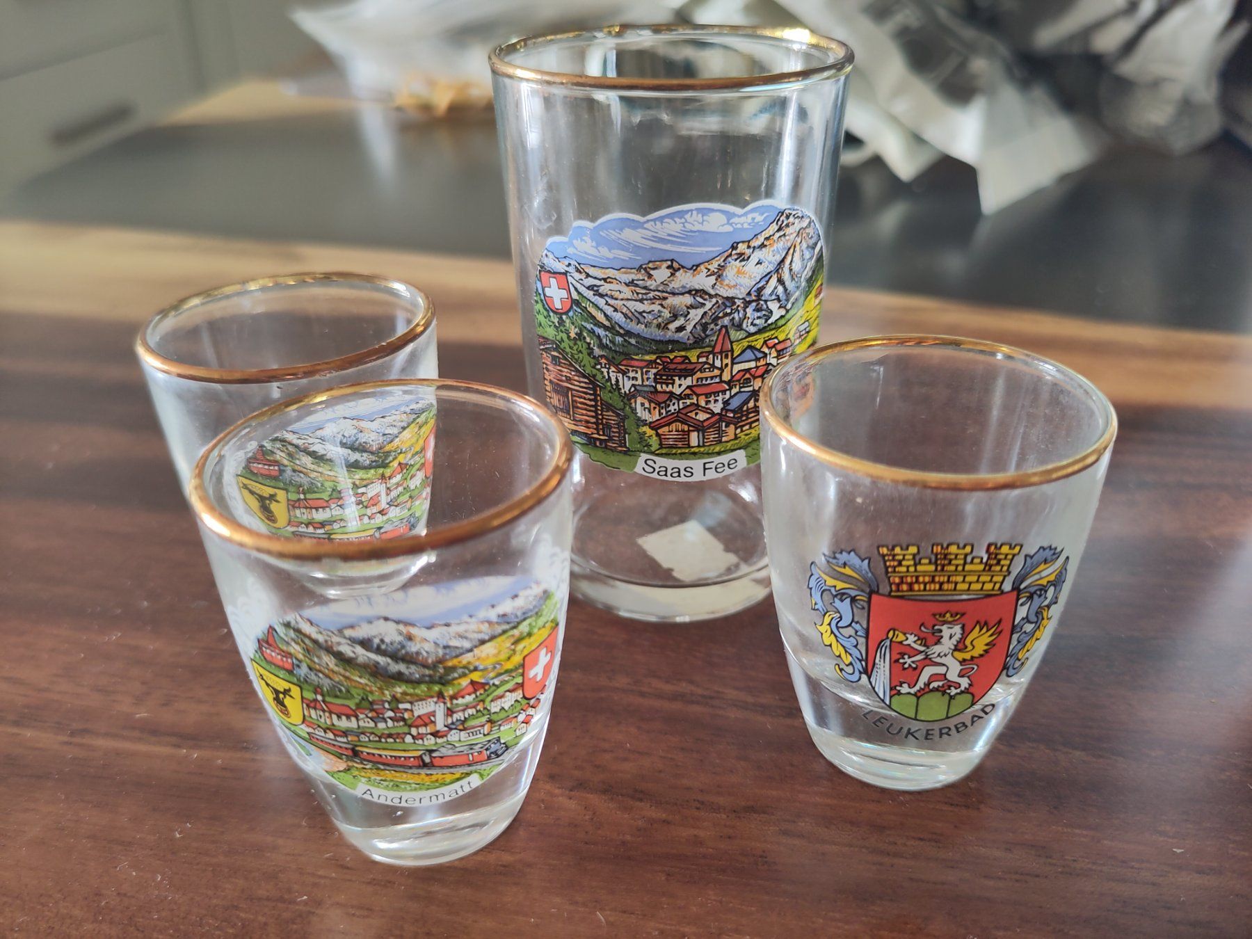 Bicchieri: Lot de petits verres souvenir – Nuovo e nell'imballaggio originale da Les Acacias venduto da mel_86bg