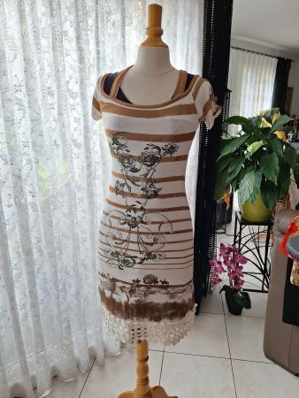 Robe Save The Queen S