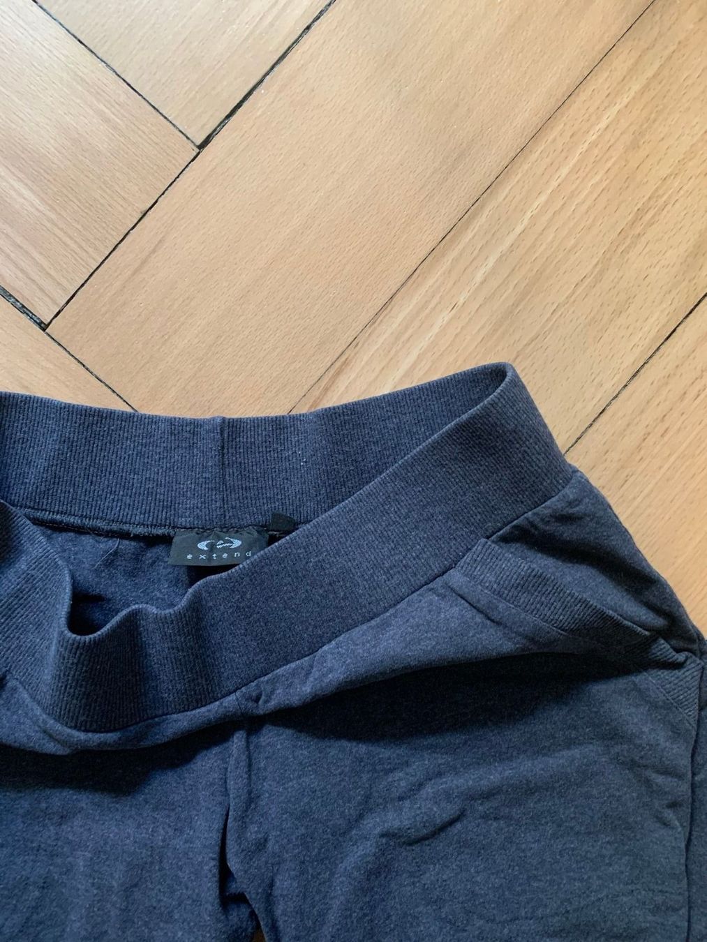 Pantaloni: EXTEND - Trainerhose grau halblang 38 – Usato da Zürich venduto da Diazaio 1