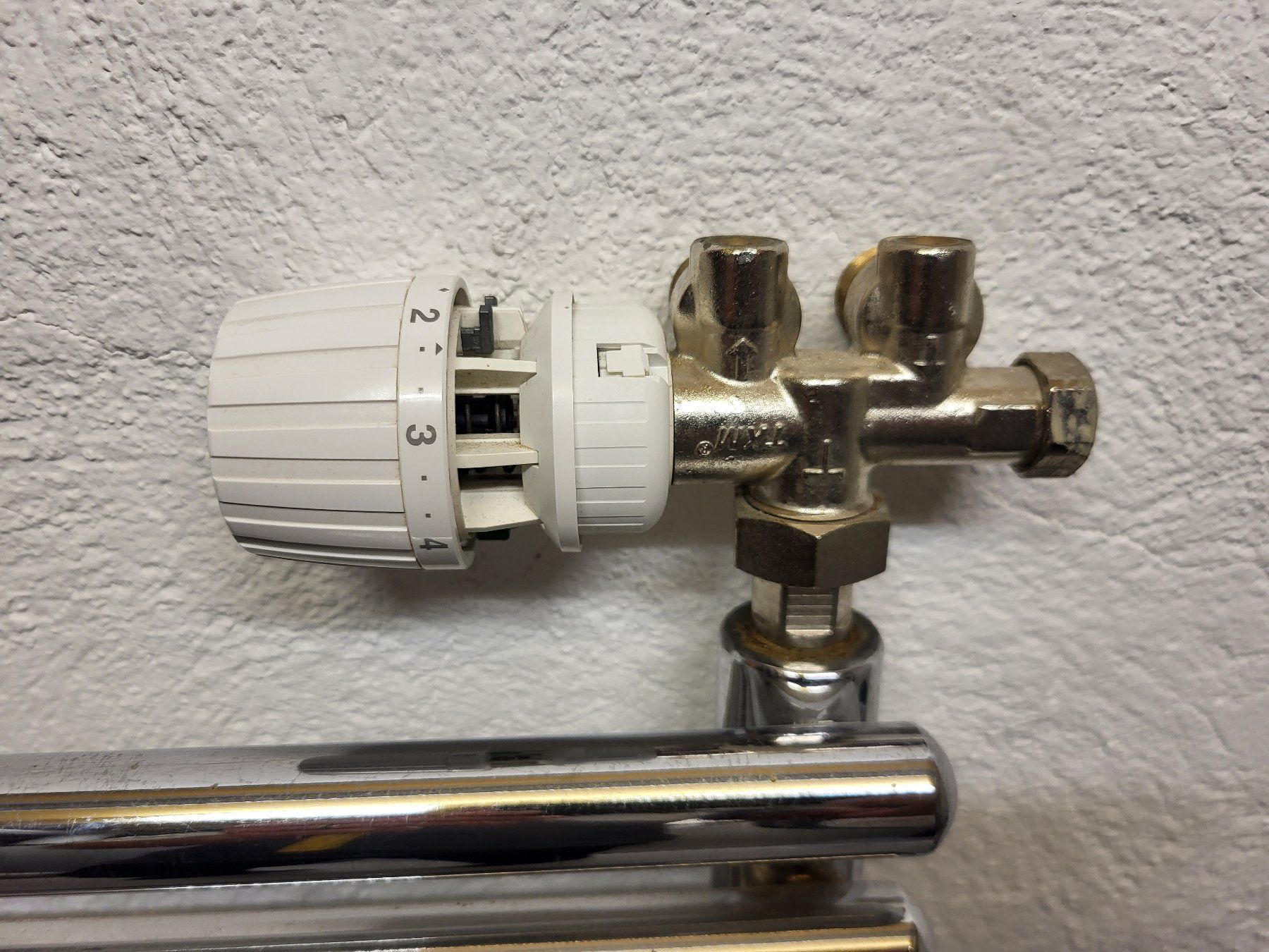 Radiatori: Bremo Handtuchradiator Typ LIMA 1251 verchromt – Usato da Niederuzwil venduto da langi501 4