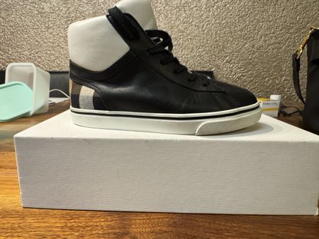 Burberry Kinder Sneakers Gr. 29 Neuwertig
