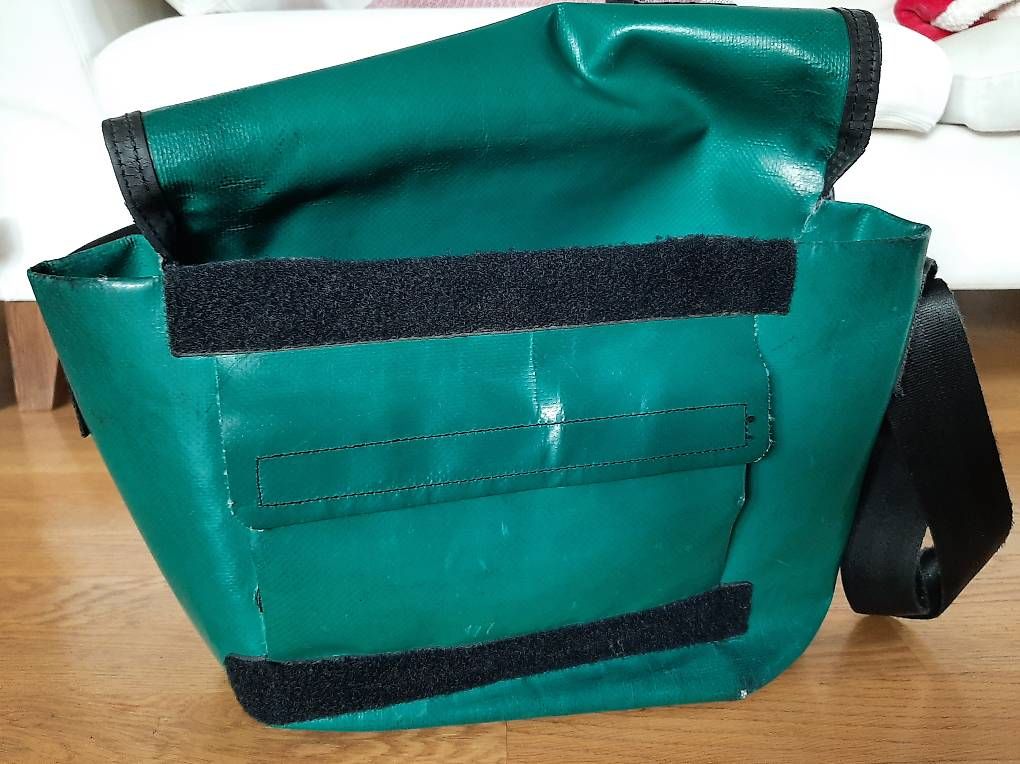 Borse: Freitag-Umhängetasche; grün/blau – Usato da Bülach venduto da Debbie017 1