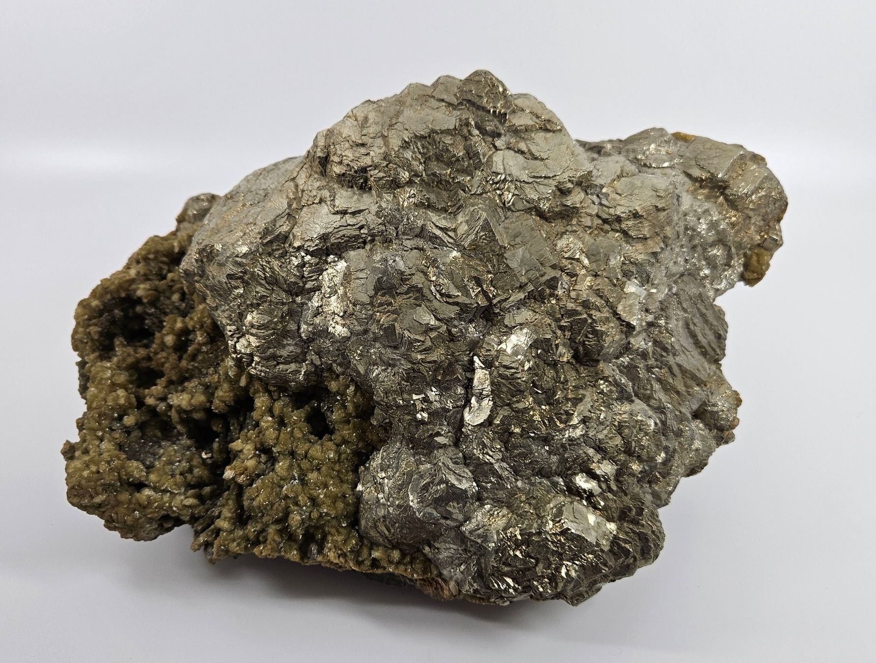 Minerali & Pietre curative: Grosse Pyrit-Stufe von Trepca, Kosovo – Usato da Uzwil venduto da Chobel1 1
