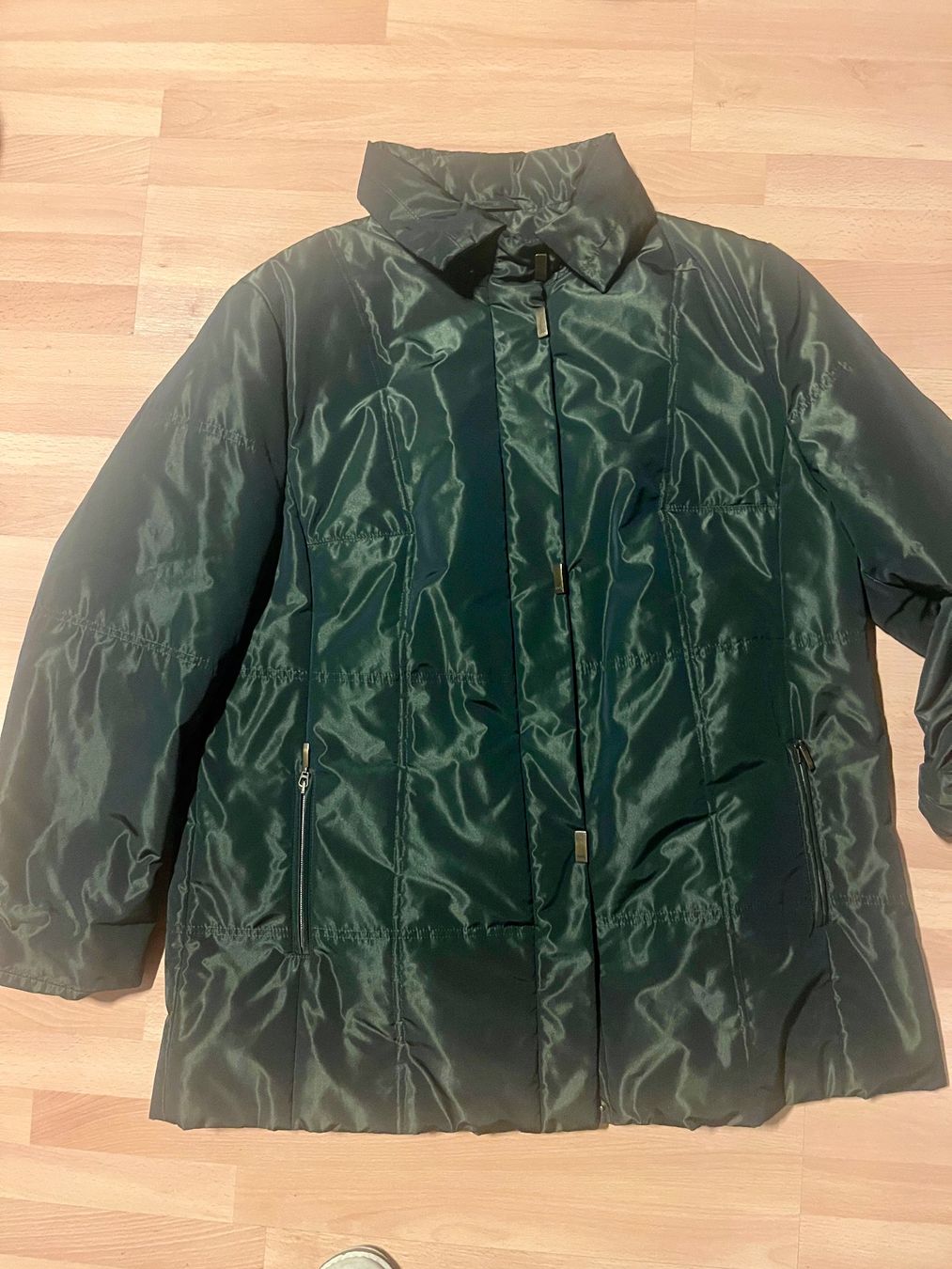 Giacche: Gesteppte, lange Winterjacke von Delmod – Usato da Strengelbach venduto da Lucaernest