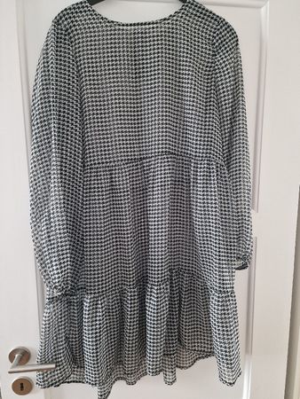 Schönes durchsichtiges Kleid mit Hahnentrittmuster, Grösse L