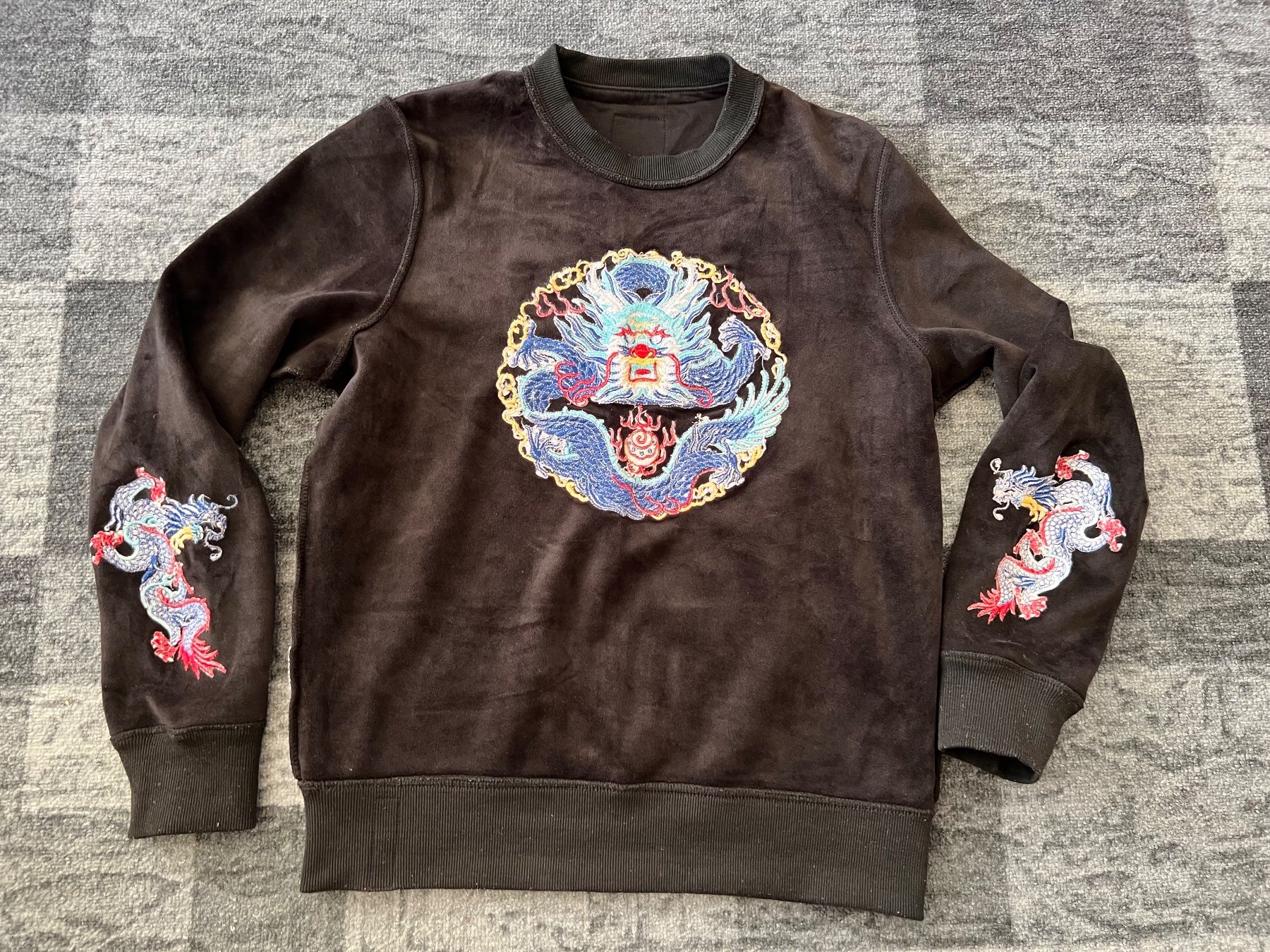 Maglioni & Felpe: Stickerei Schwarzer Pullover mit Drachen Gr L Unisex – Usato da Frenkendorf venduto da Style365 6