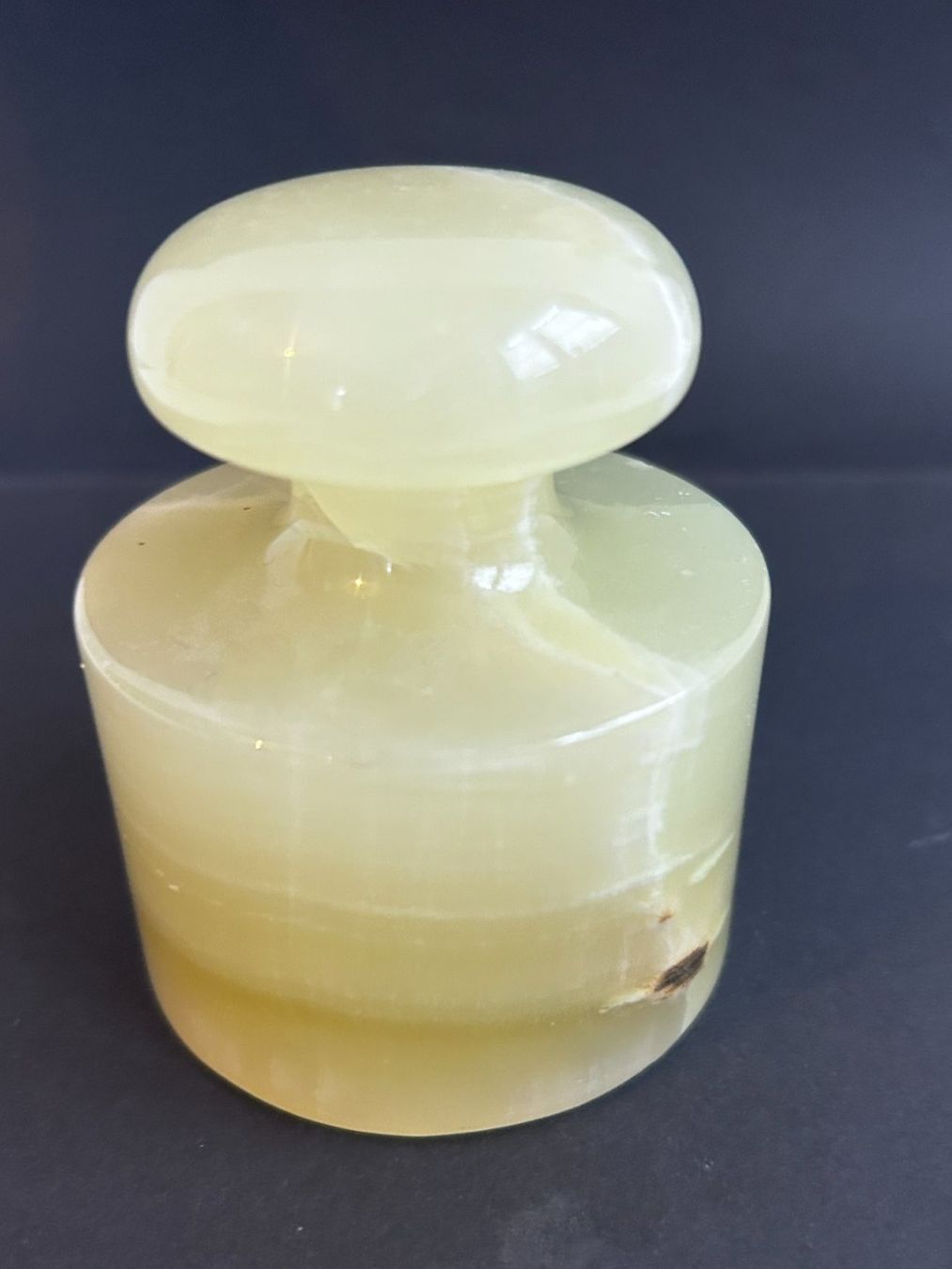 Statuette: Briefbeschwerer aus grünem Onyx – Usato da Zürich venduto da leia12 5