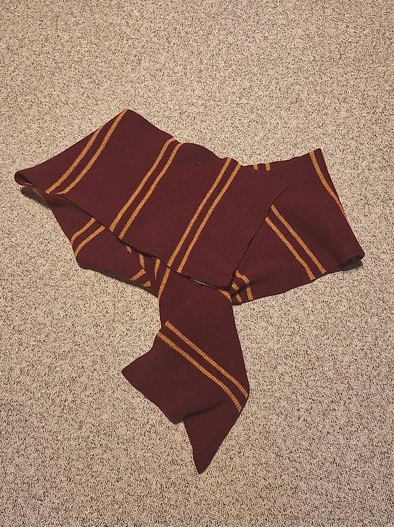 Foulards, Tücher & Schals: Harry Potter Gryffindor Schal/Scarf 100% Lambwool – Gebraucht aus Klingnau von han_km7r