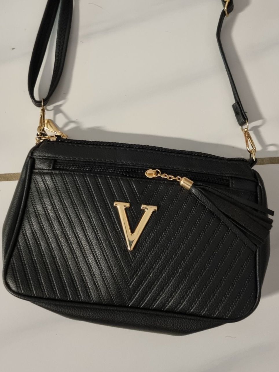 Borse da donna: Tasche, Umhängetasche schwarz  neu – Nuovo e nell'imballaggio originale da geroldswil venduto da Gumball1 1