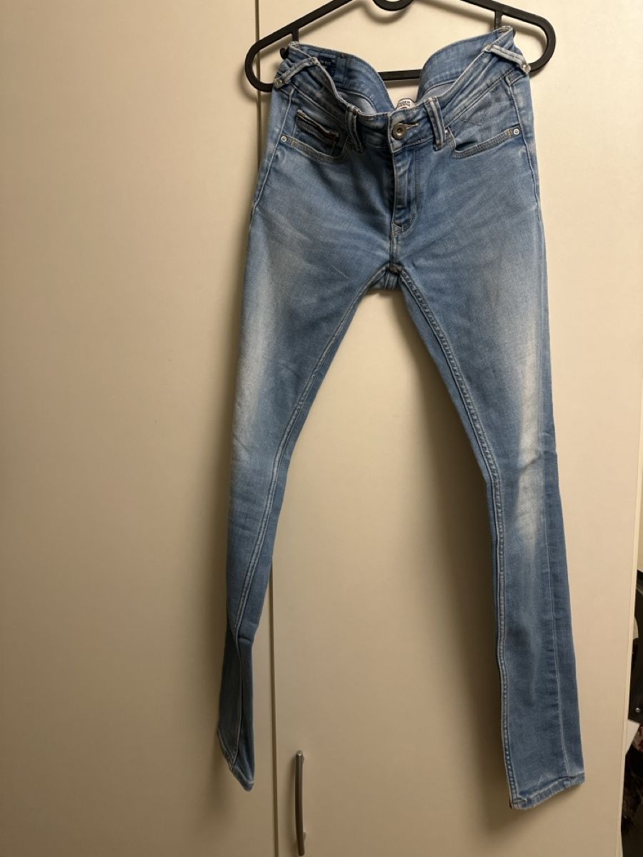 Tommy Hilfiger Jeans: Jeans Packet, Tommy Hilfiger &Levi's – Gebraucht aus Zug von a.marryl 6