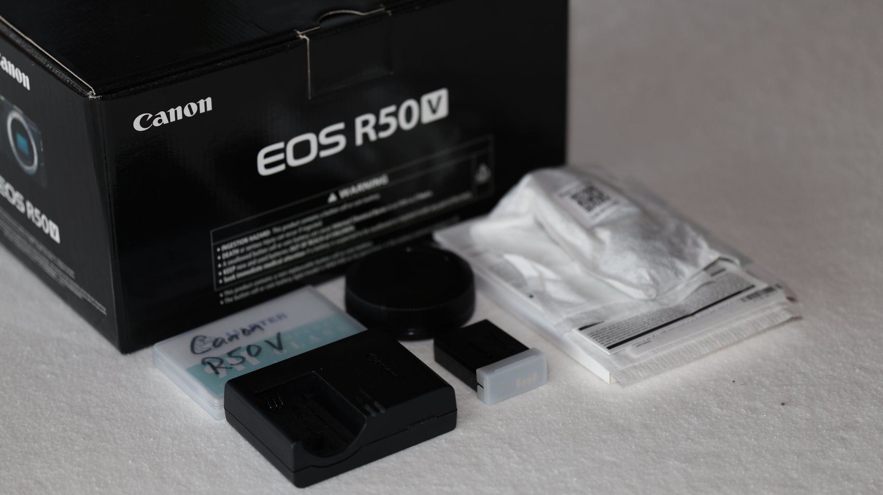 Canon Appareil photo: Canon EOS R50V mit RF 18-45 und div. Zubeör, neuwertig, top! – Neuf (Voir description) à Etzgen par Wettingen 4