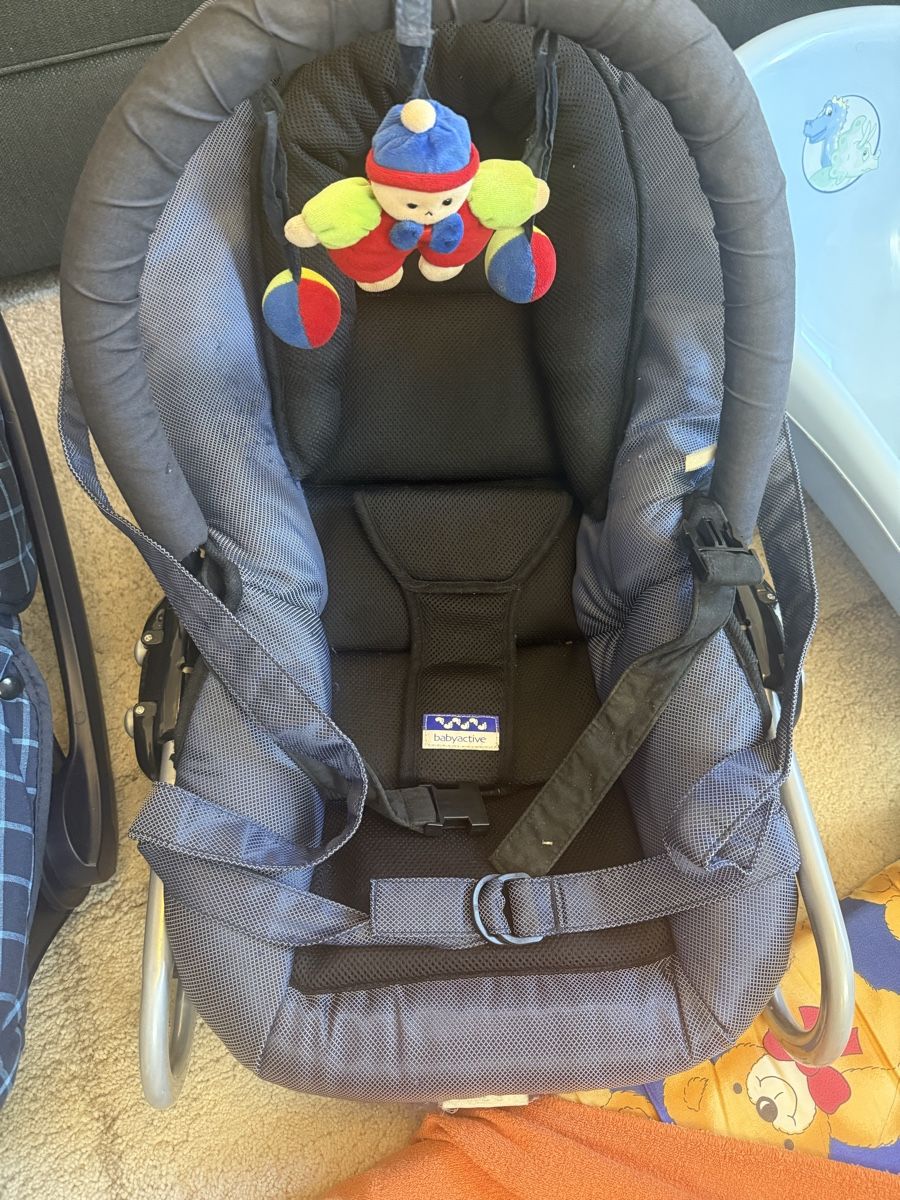 Kleiderpakete & -sets: Kindersitz Kinderkleidung babykleider – Gebraucht aus Schlieren von Flower5 1