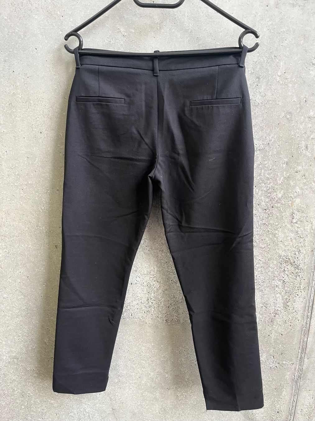 Pantaloni: Zara Hose schwarz – Usato da Bern venduto da leokislig 2