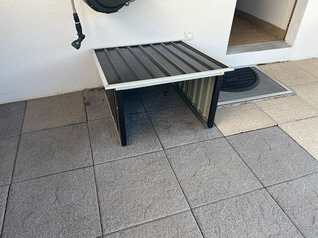 Tagliaerba: Abri pour robot tondeuse de jardin – Usato da Bévilard venduto da bb5_fm9h