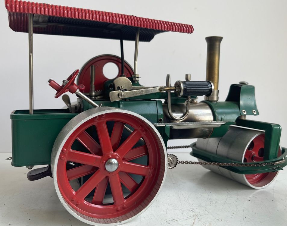 Wilesco Smoky Roller Steam Engine Toy | Vintage-Style Mobile Steam Roller Model, Classic Design From The 1960s