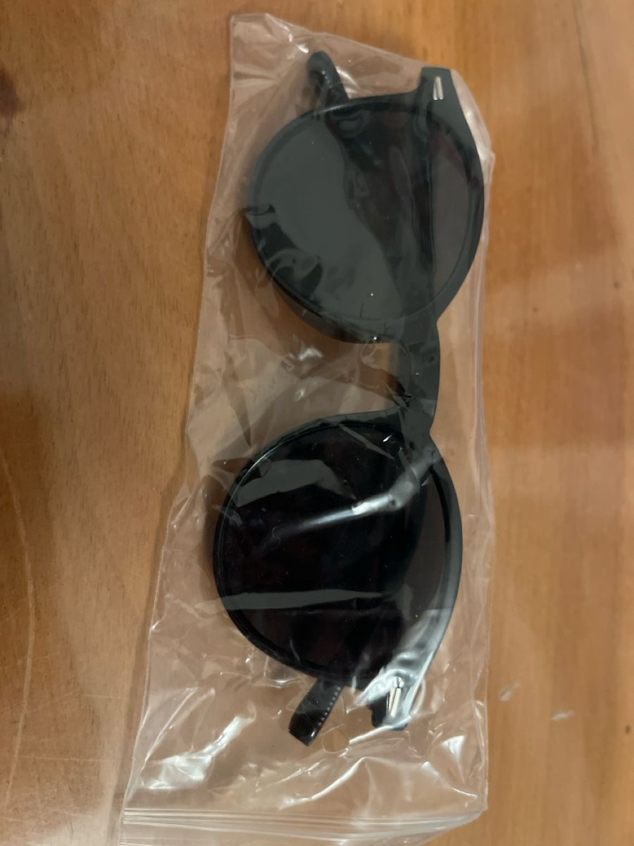 Occhiali & Lenti: Lunettes de soleils noir – Nuovo e nell'imballaggio originale da Genève venduto da Majikamu