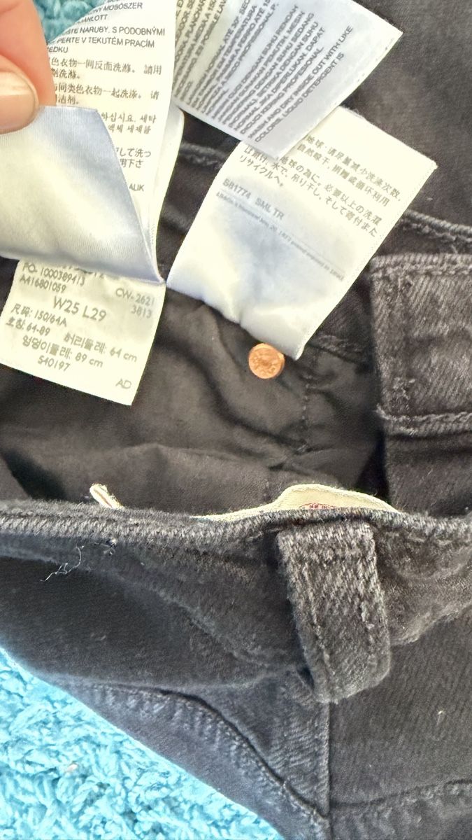 Levi's Jeans: Levi's Premium Jeans W25 L29  – Nuovo (secondo la descrizione) da Kloten venduto da liu_65tx 2
