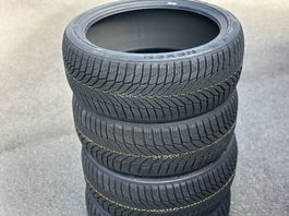 À vendre 4 pneus neuf hiver NEXEN 215/40R18