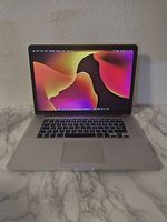 MacBook Pro Retina 15", i7, 8 GB RAM, SSD 250 GB, MS Office