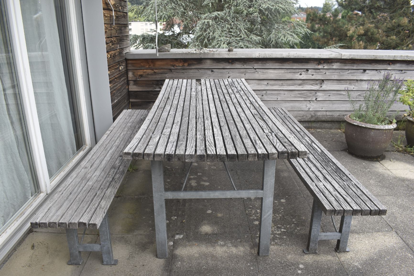 Tables: Holztisch und -bänke – D'occasion à St. Gallen par rah_lr55
