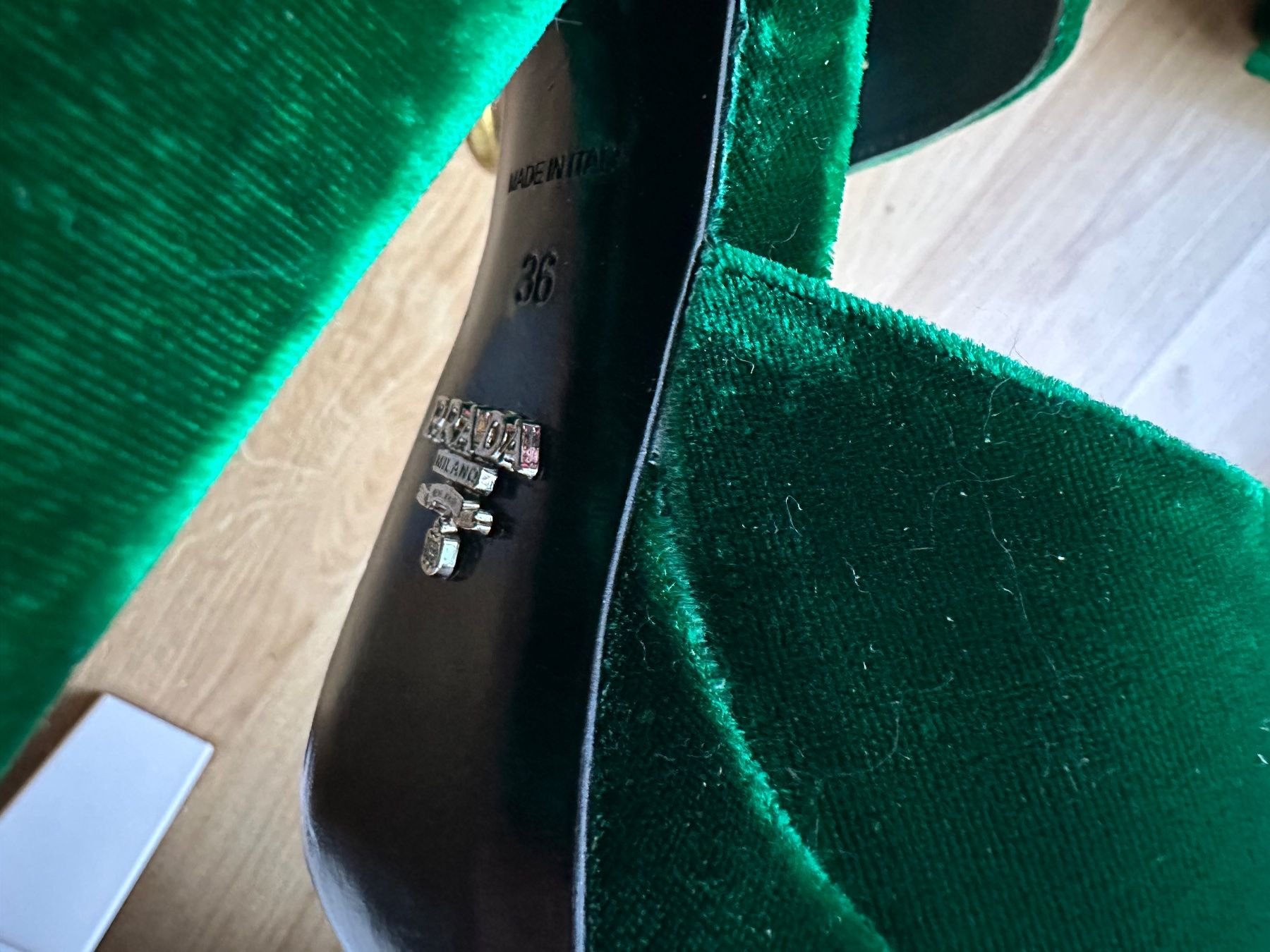 Prada Scarpe da donna: Prada  Velvet Sandalen – Usato da Schaffhausen venduto da Nadiuna 5