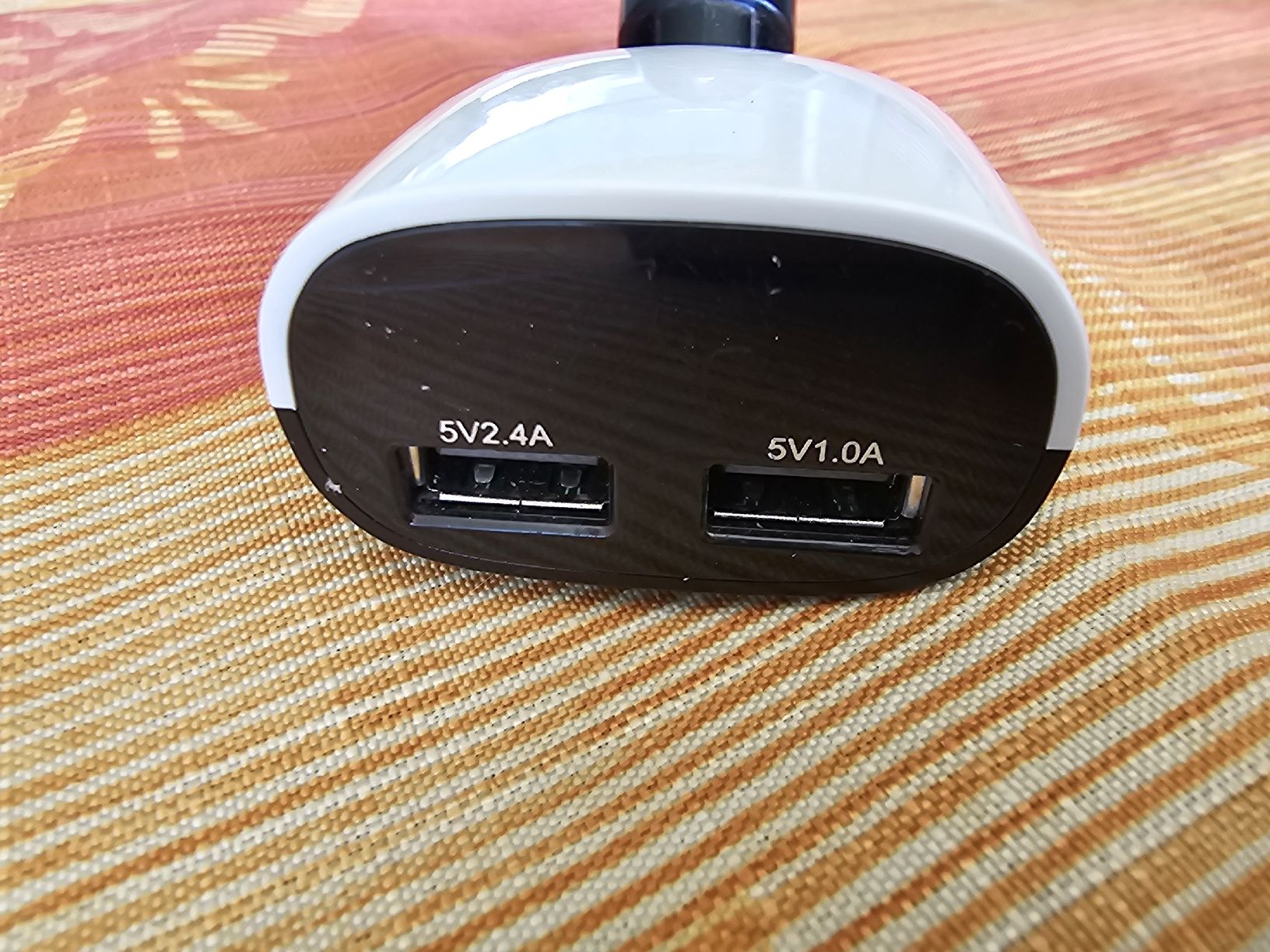 Caricabatterie: Car Charger, Dual USB Ports – Usato da Zug venduto da Andkur1971 1