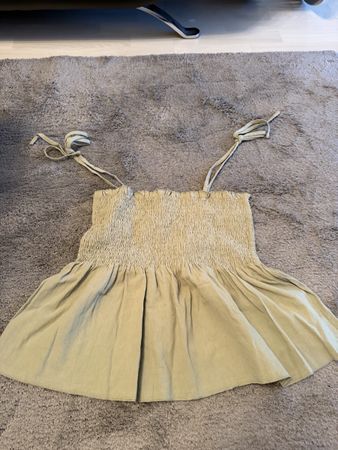 Sommer Top in Khaki mit Schnüren, Grösse M, neuwertig