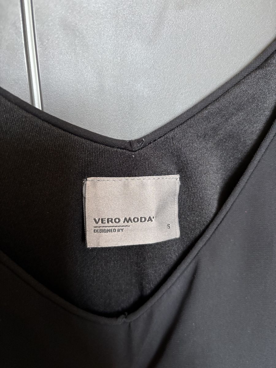 Vero Moda Top: Vero Moda Top Nero Taglia S – Usato da Lugano venduto da can_xdd8 2